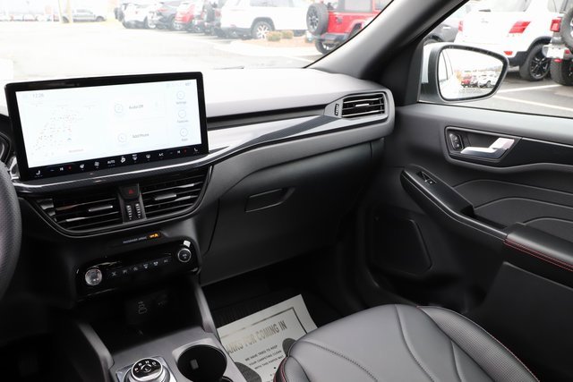 Used 2025 Ford Escape ST-Line Elite w/ Premium Technology Package image 28