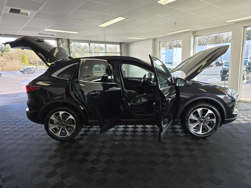 Used 2024 Ford Escape Platinum AWD/4WD image 17