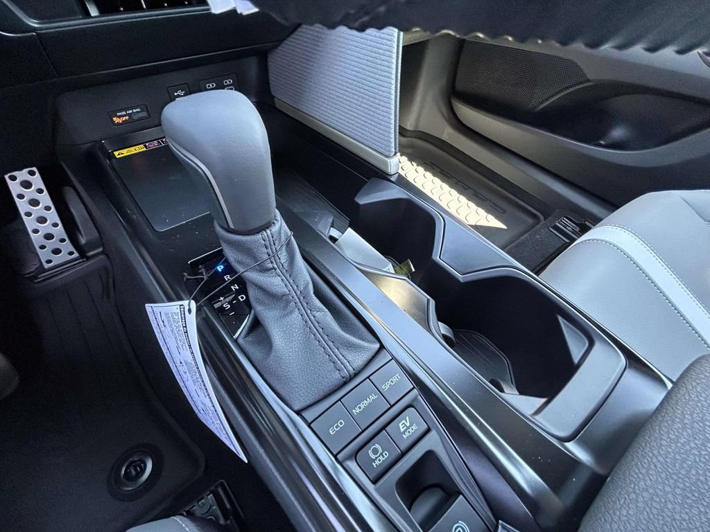 New 2026 Toyota Camry Hybrid FWD image 19