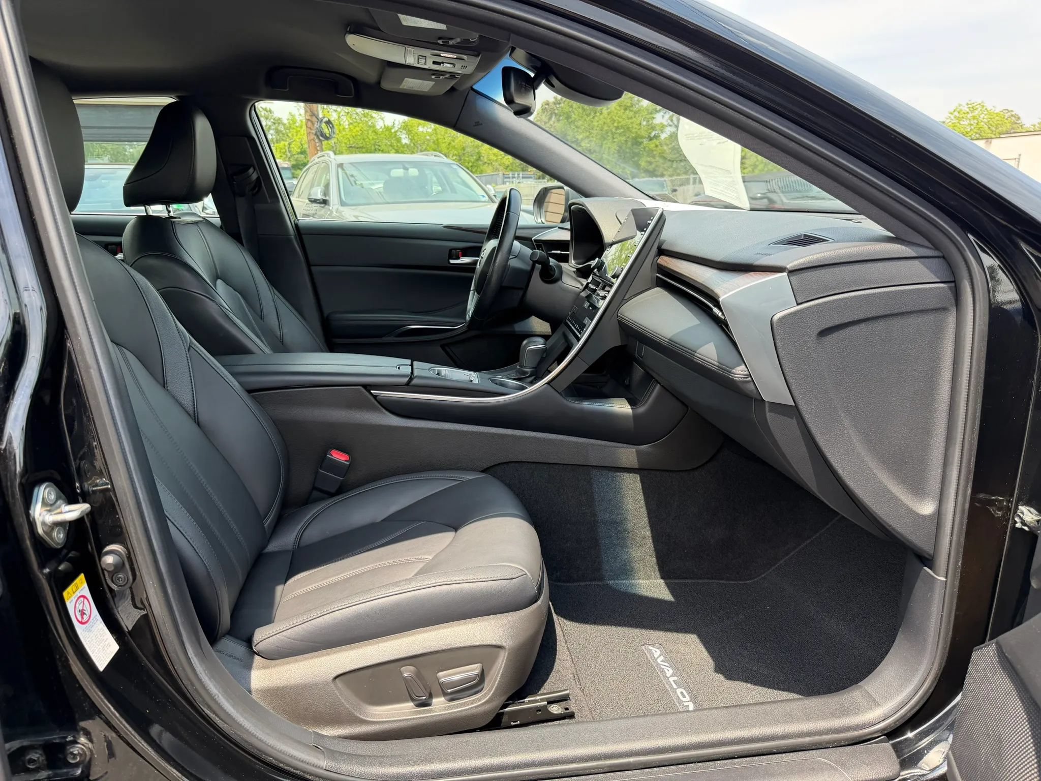Used 2019 Toyota Avalon XLE FWD image 23