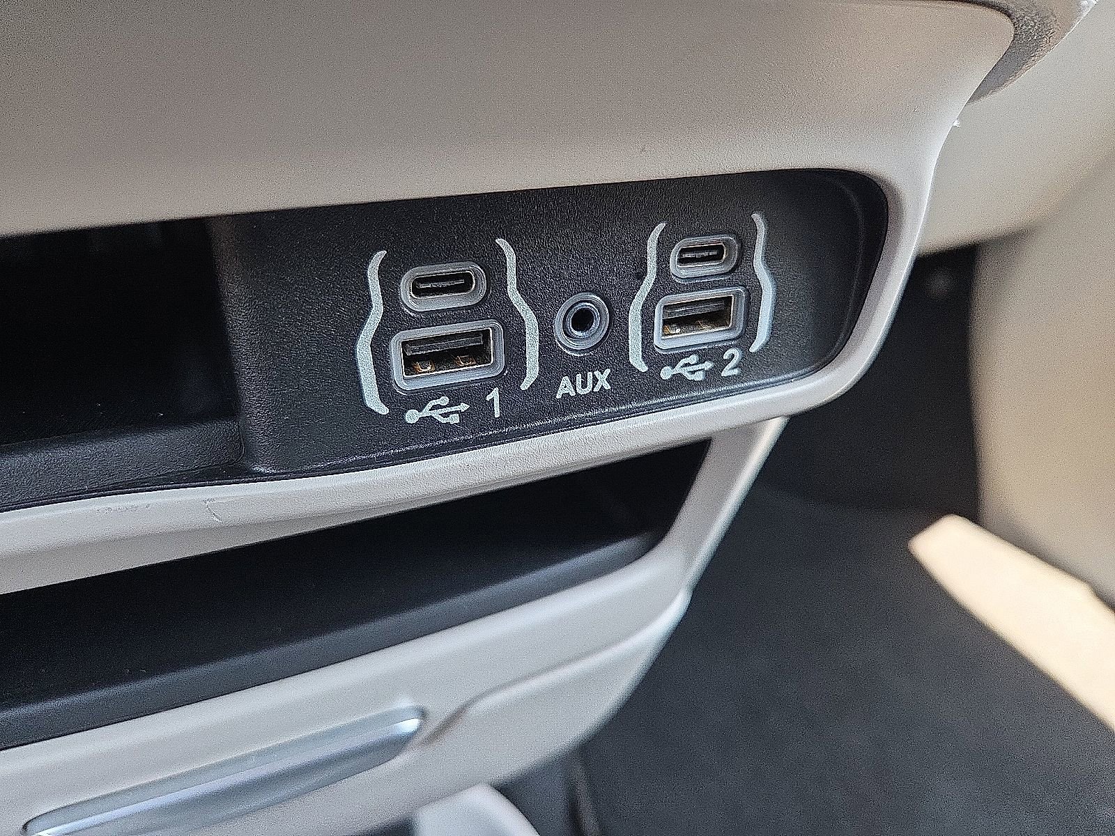 Used 2024 Chrysler Pacifica Touring-L FWD image 20