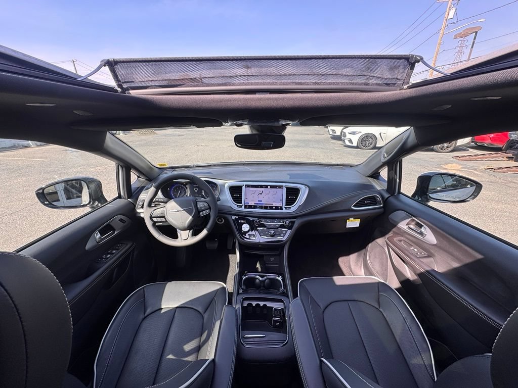 Used 2026 Chrysler Pacifica Limited w/ S Appearance Package AWD/4WD image 27