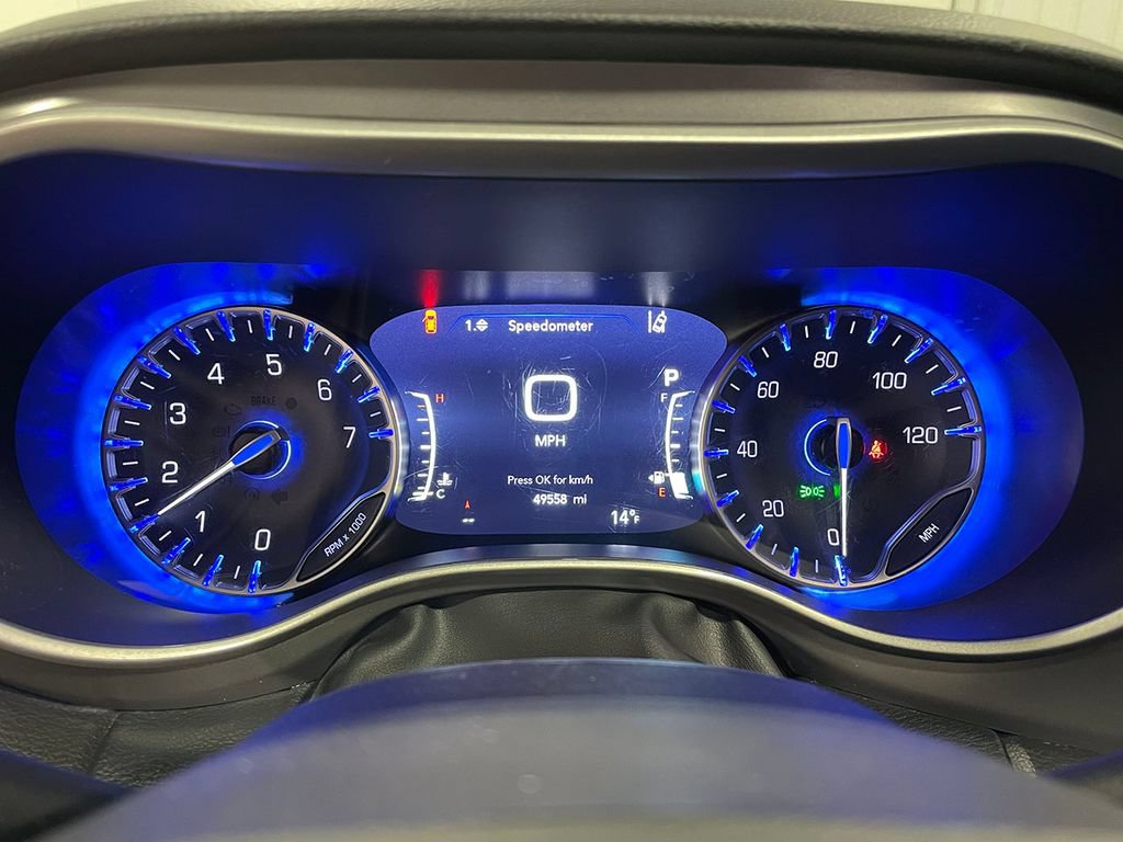 Used 2025 Chrysler Pacifica Select FWD image 6