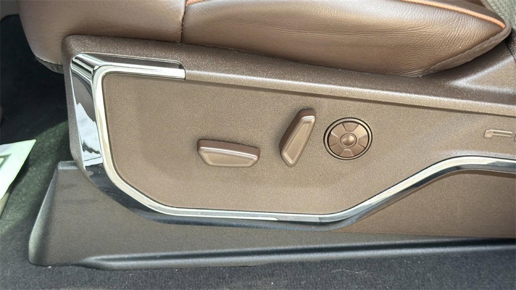 Used 2025 Ford F350 King Ranch w/ FX4 Off-Road Package image 19