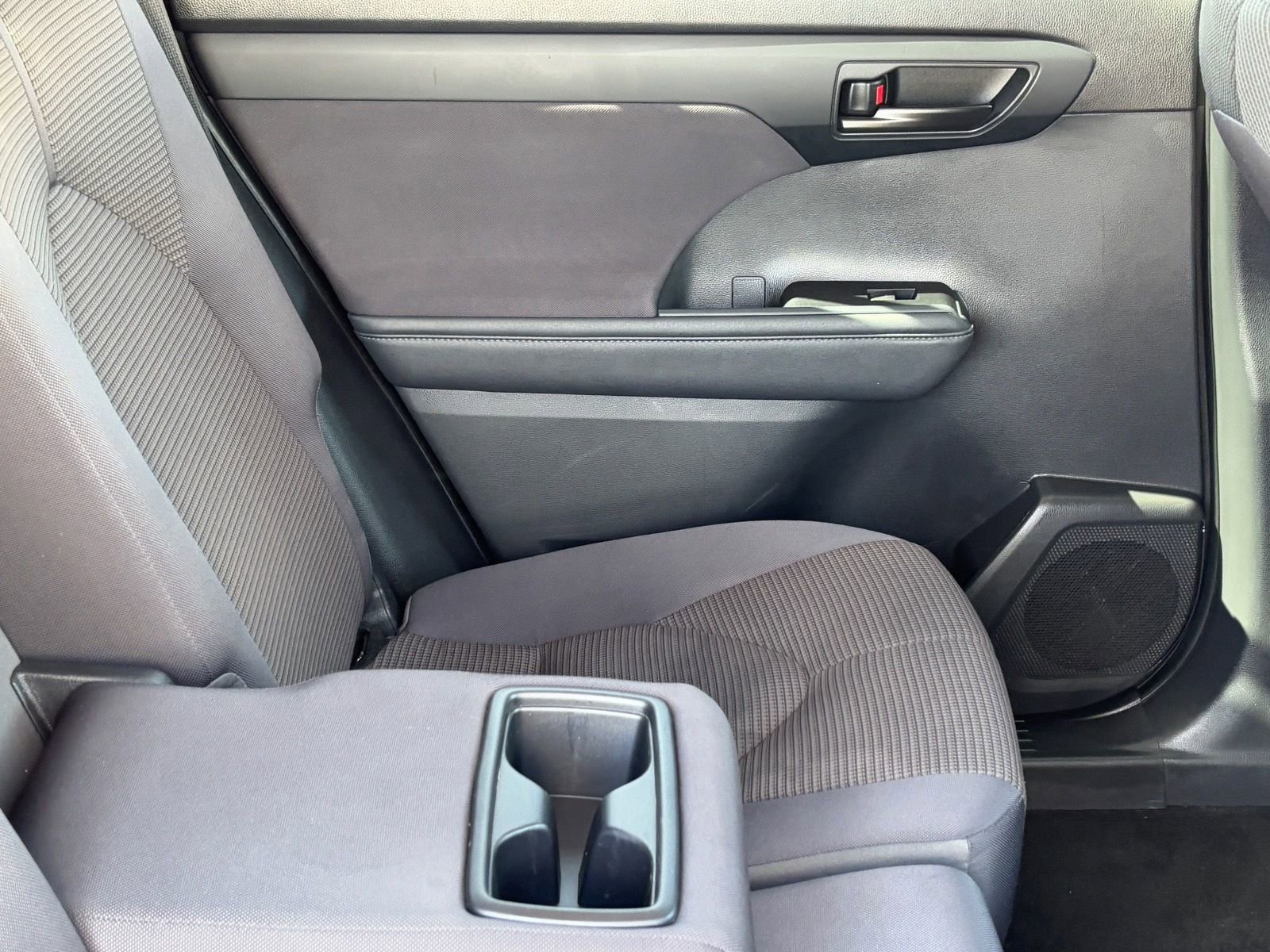 Used 2023 Toyota Highlander LE image 11