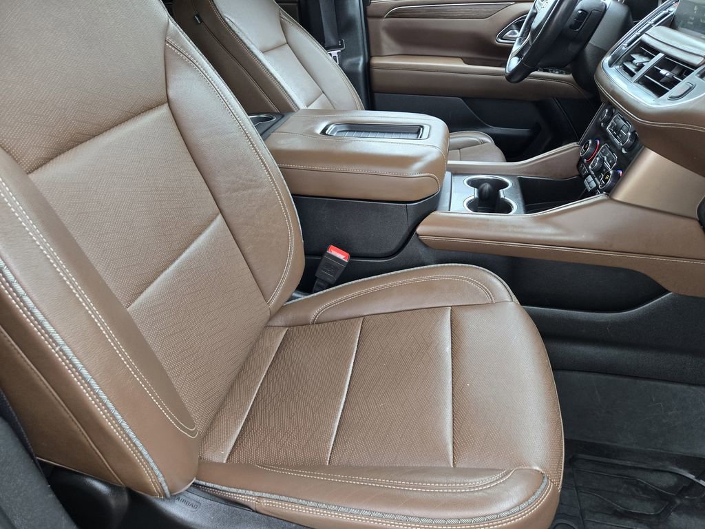 Used 2024 Chevrolet Suburban High Country w/ Advanced Technology Package image 12