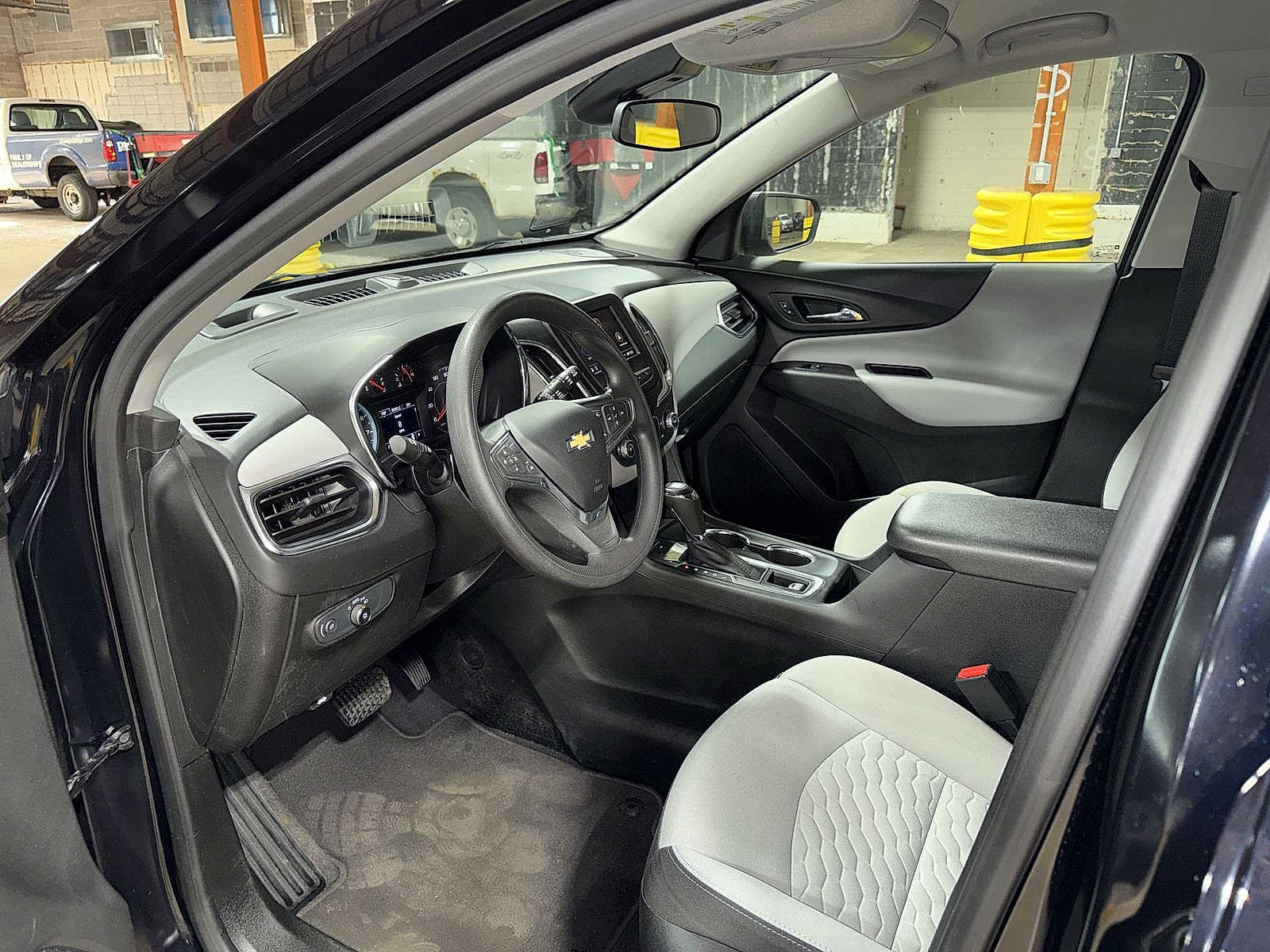 Used 2021 Chevrolet Equinox LS AWD/4WD image 27