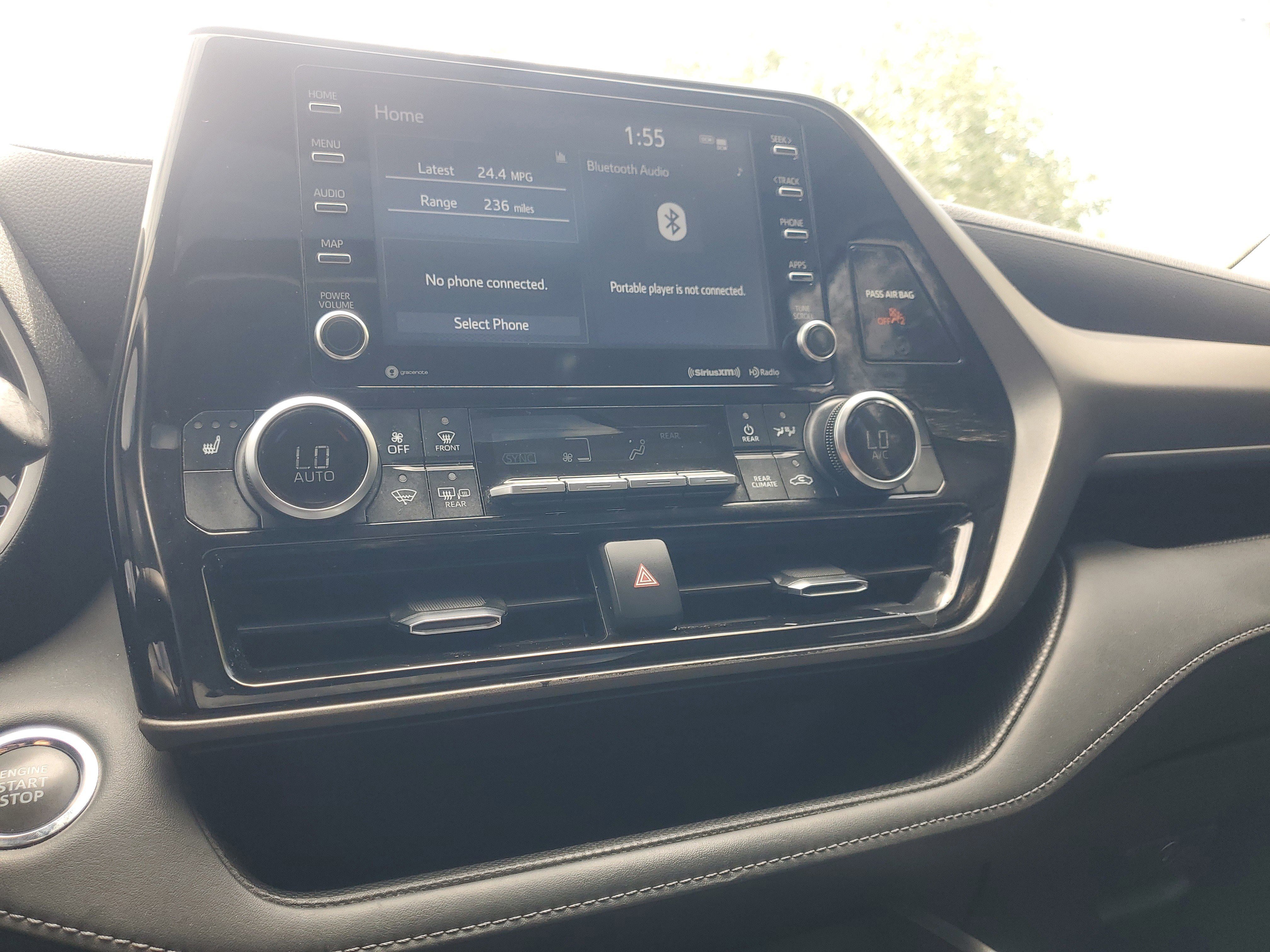 Used 2022 Toyota Highlander XLE AWD/4WD image 27