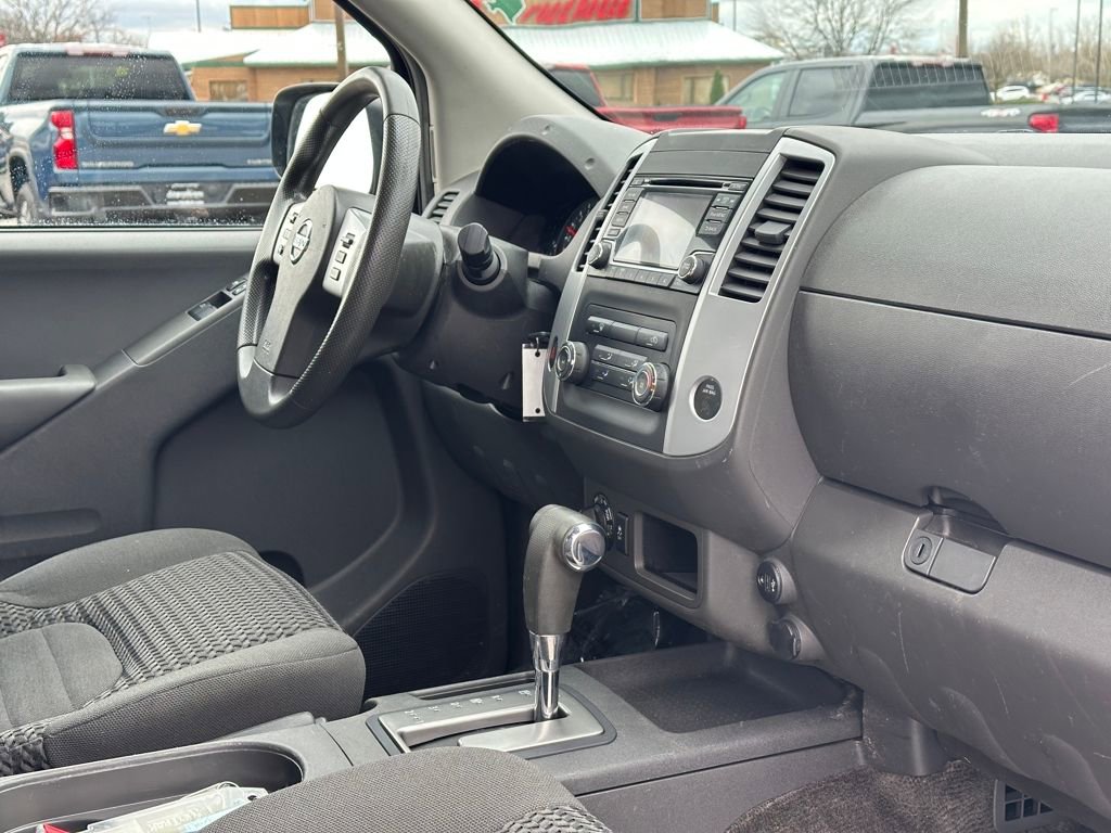 Used 2018 Nissan Frontier SV image 18