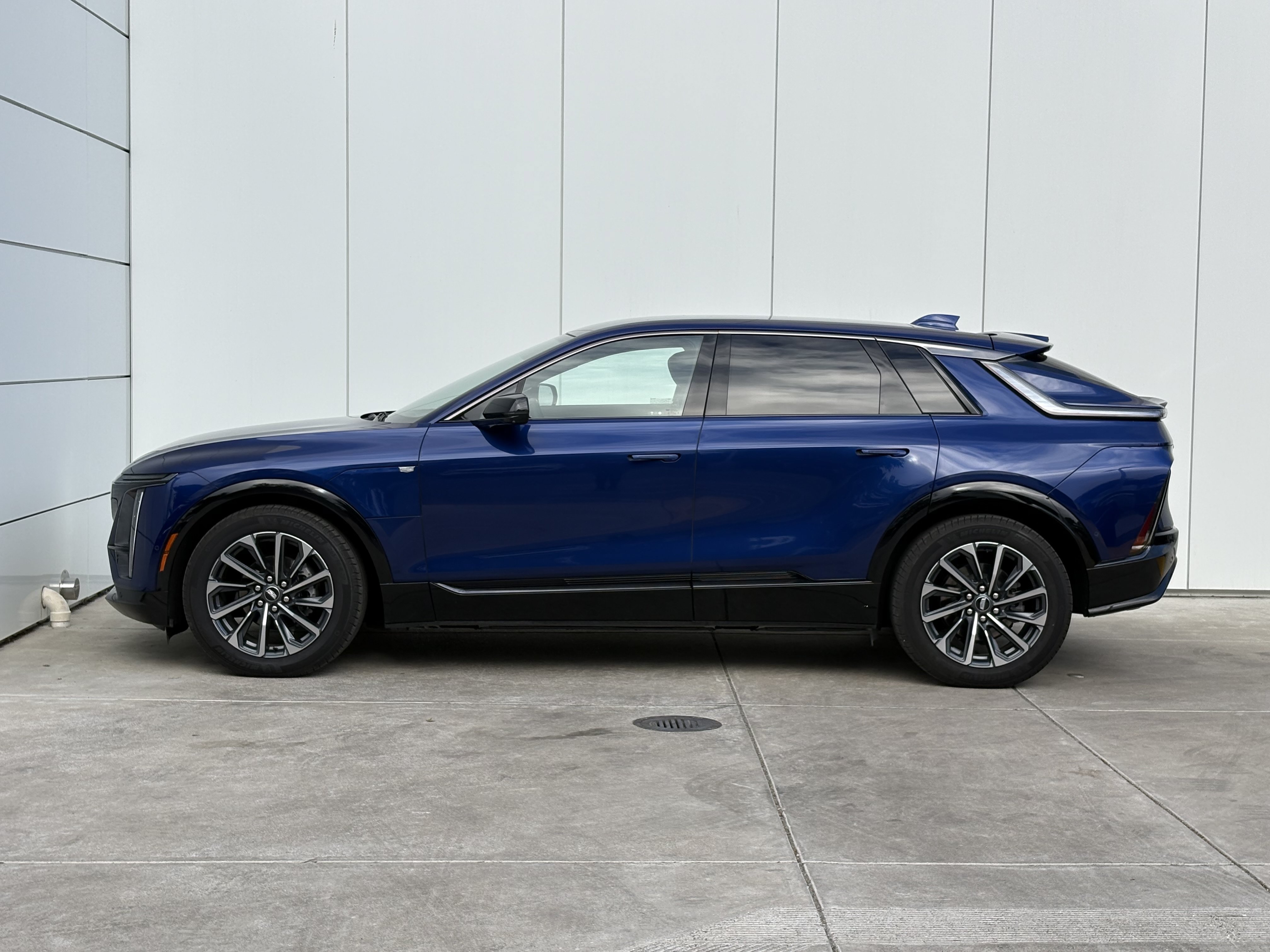 Used 2024 Cadillac Lyriq Sport AWD/4WD image 4