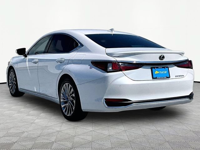 Used 2025 Lexus ES 300h Ultra Luxury w/ Accessory Package (Z2) FWD image 4