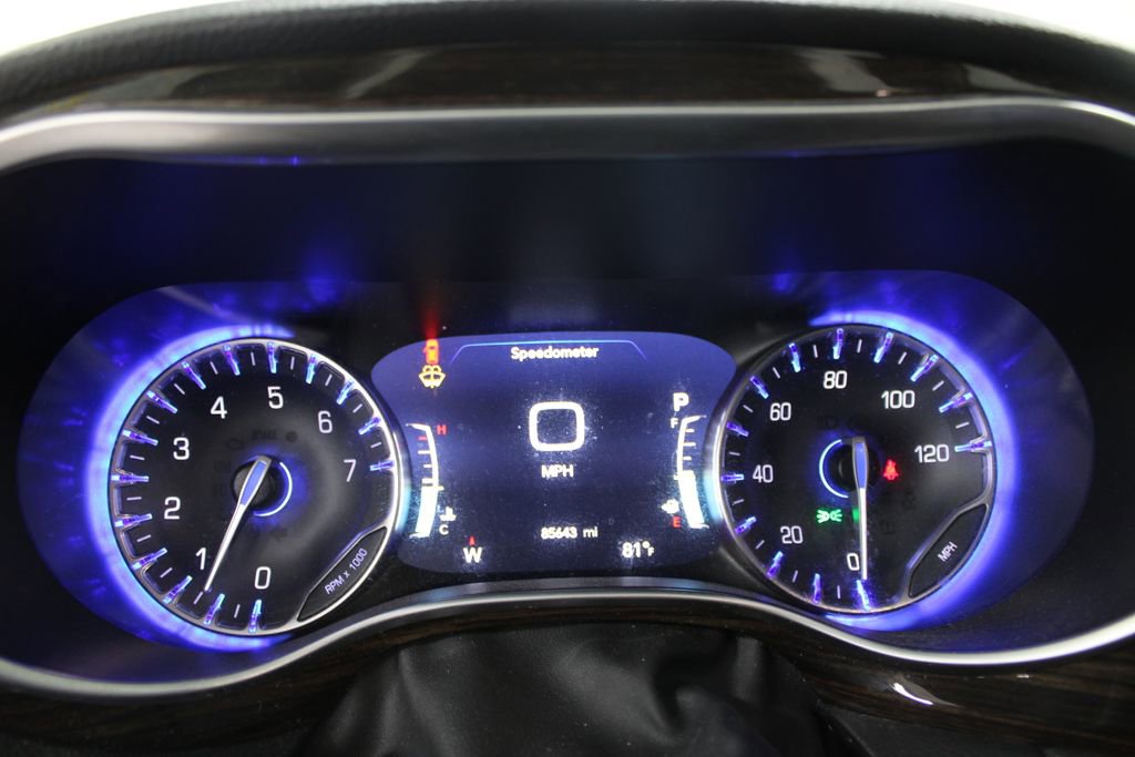 Used 2023 Chrysler Pacifica Limited FWD image 28