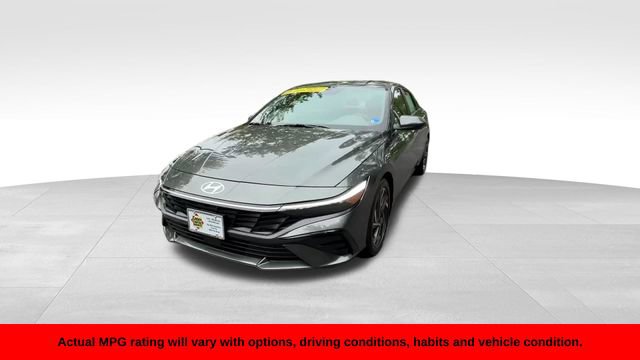 Used 2024 Hyundai Elantra SEL w/ Convenience Package FWD image 6