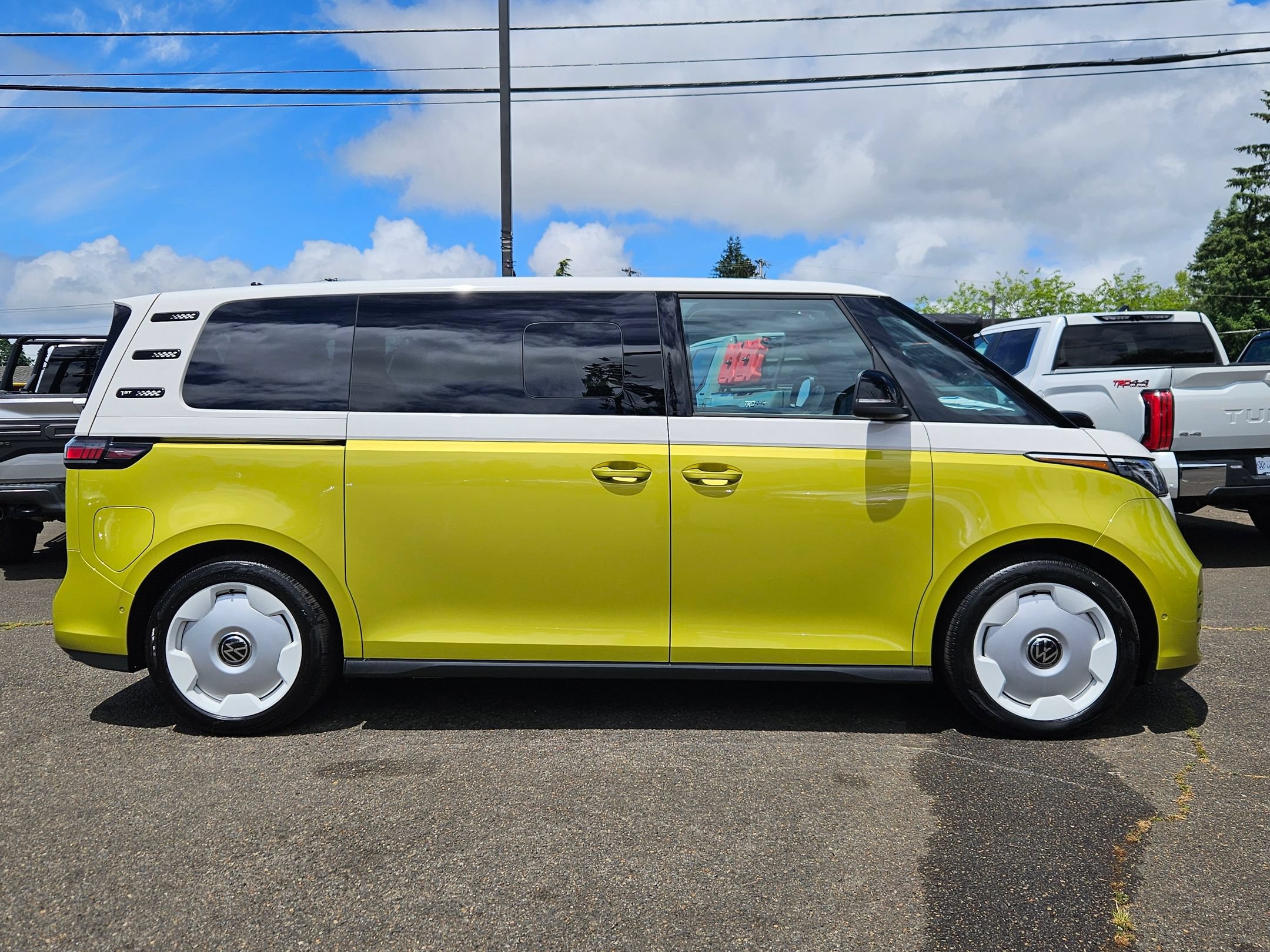 New 2025 Volkswagen ID. Buzz 1st Edition RWD image 6