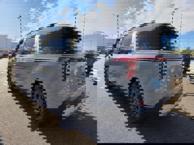 New 2026 Kia Carnival EX image 4