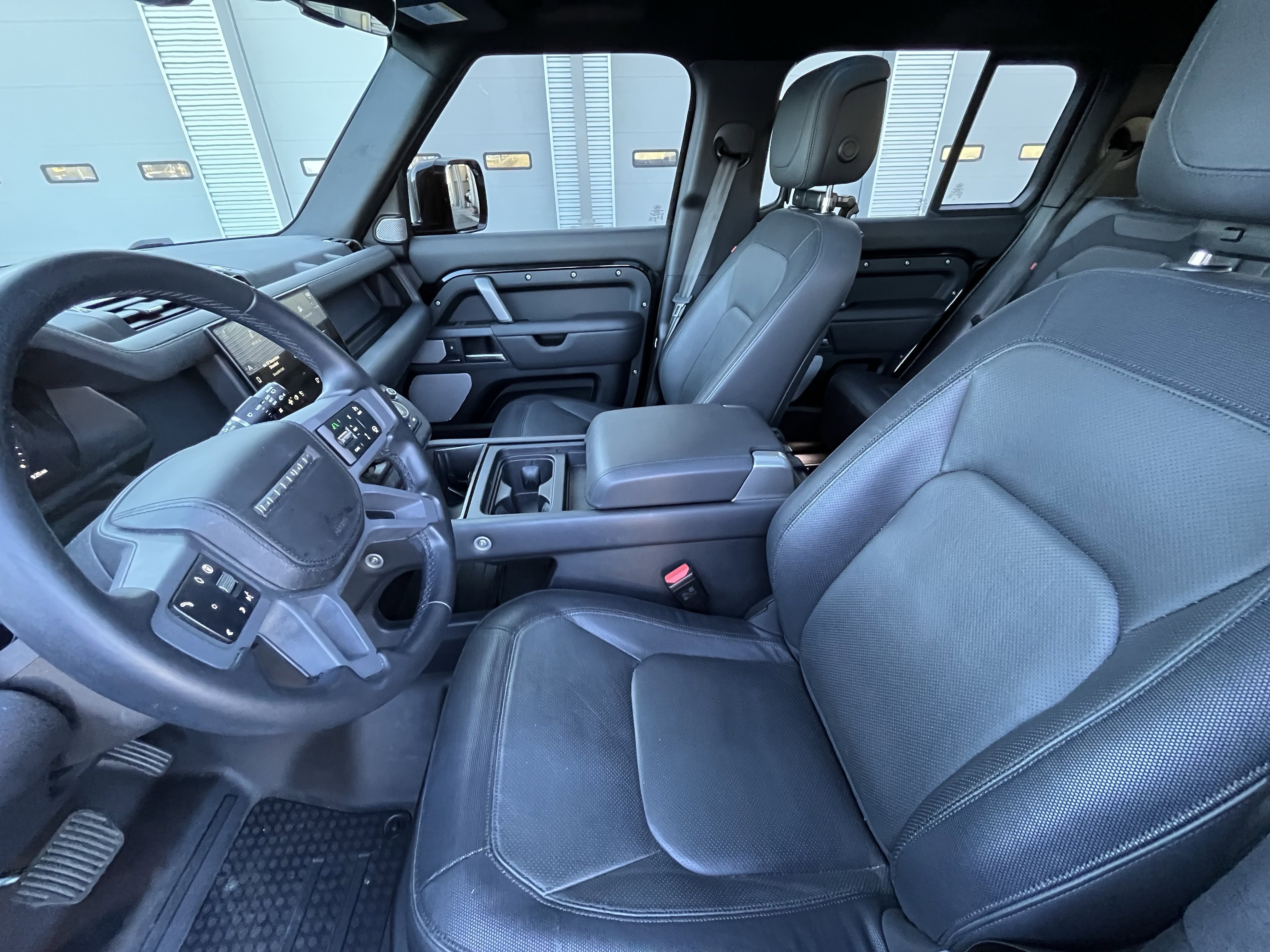 Certified 2024 Land Rover Defender 130 X-Dynamic SE image 16