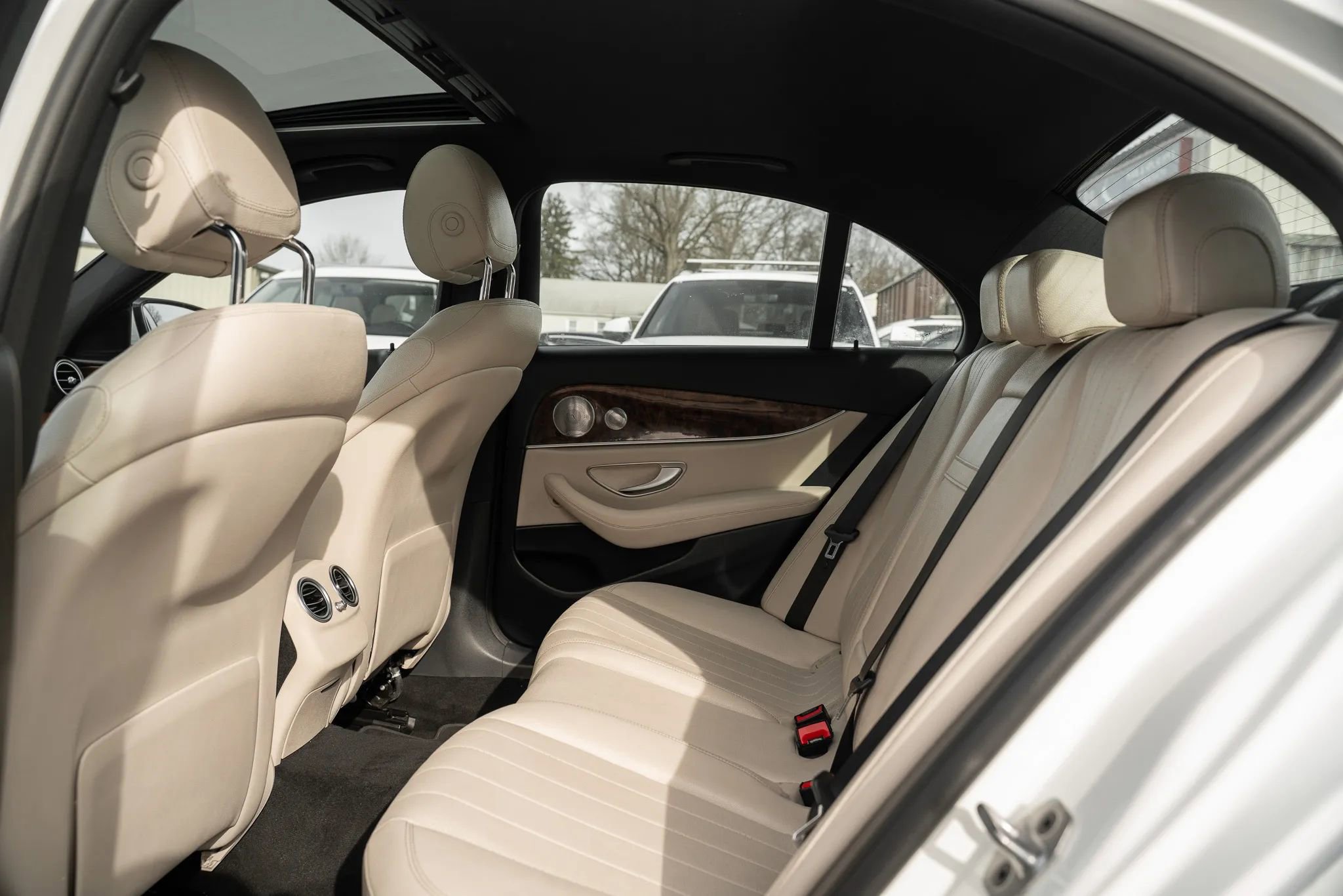 Used 2018 Mercedes-Benz E 300 4MATIC image 8