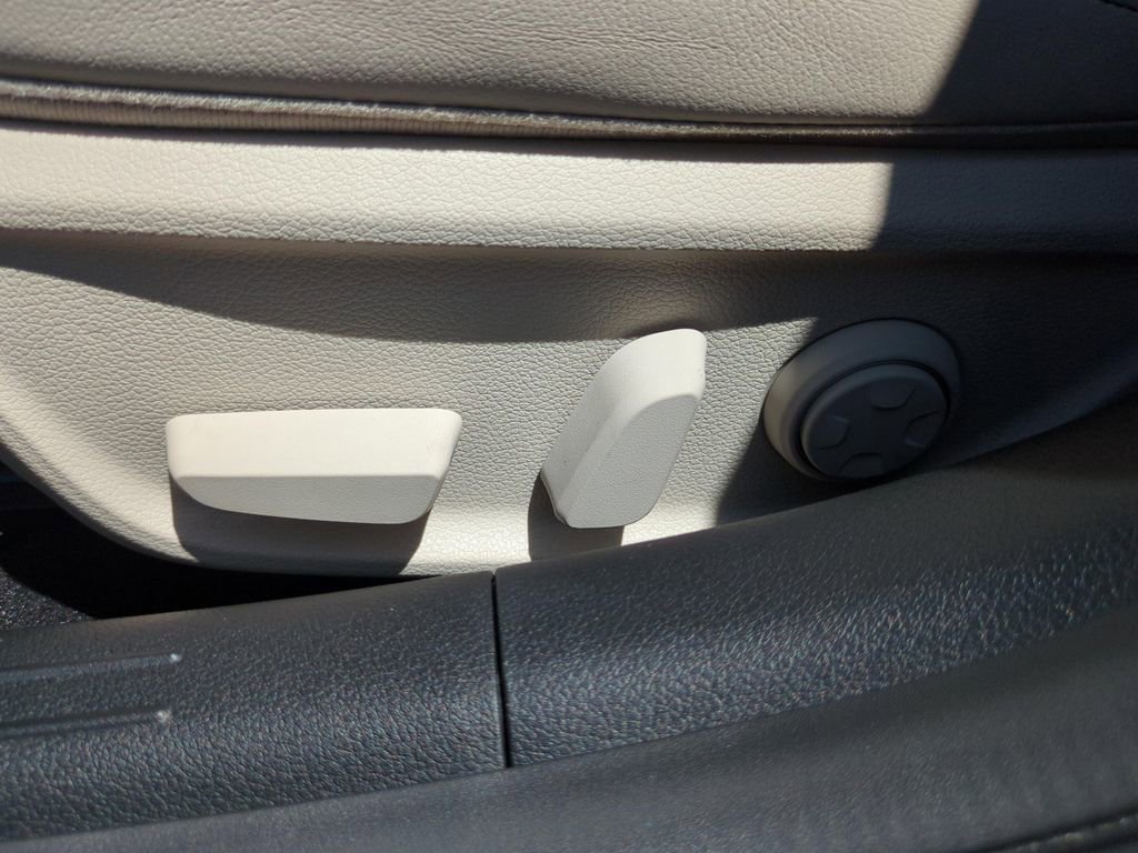 Used 2026 Genesis G70 2.5T RWD image 15