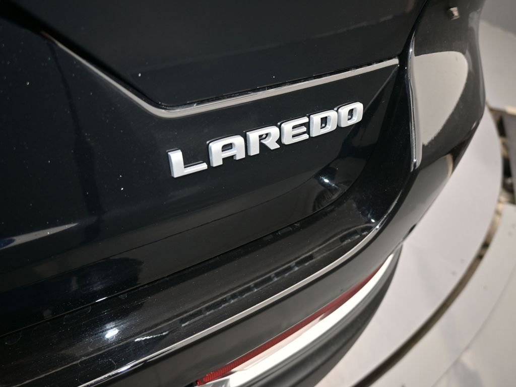 Used 2025 Jeep Grand Cherokee Laredo AWD/4WD image 32