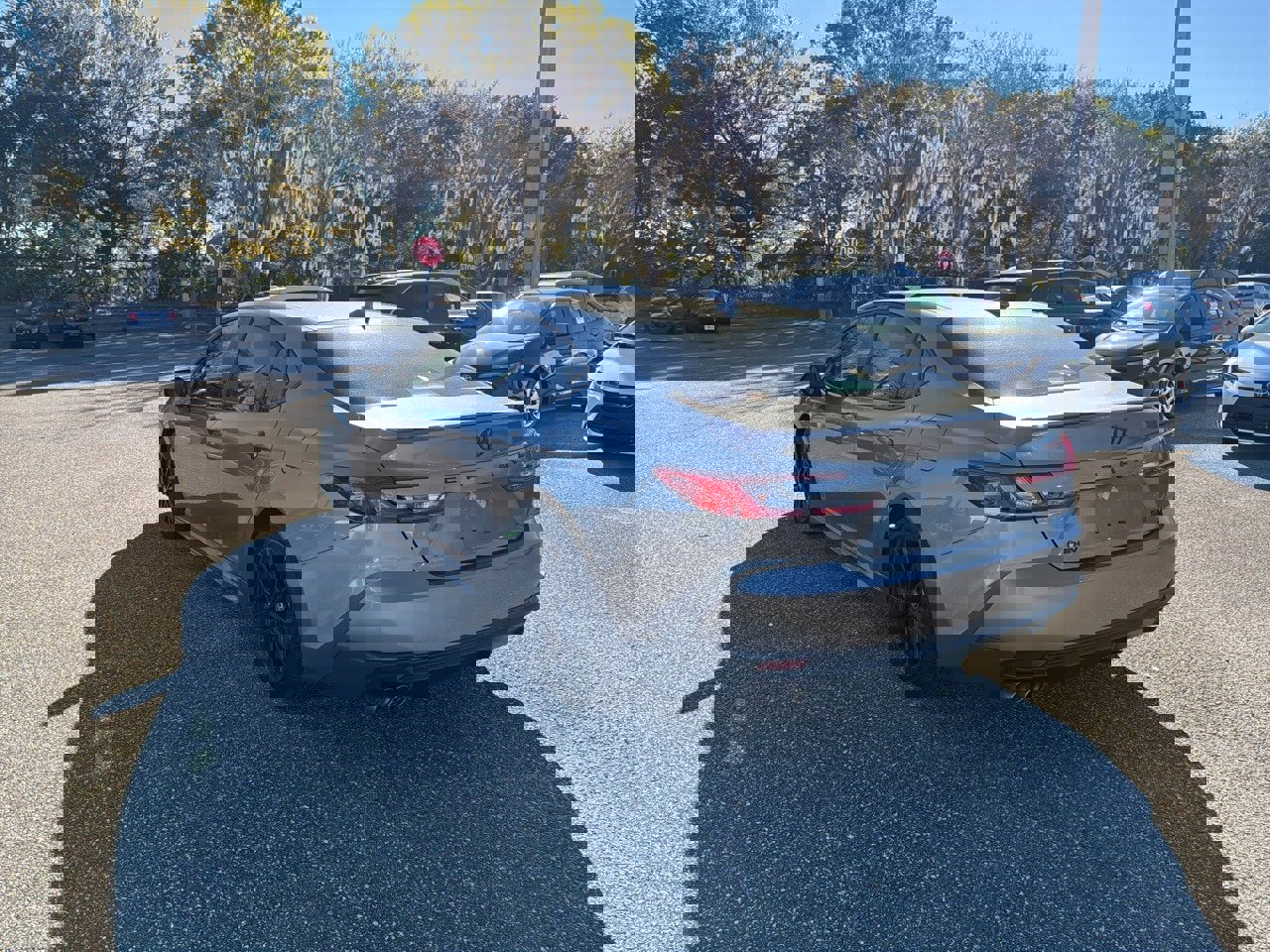 Used 2025 Toyota Camry SE image 3