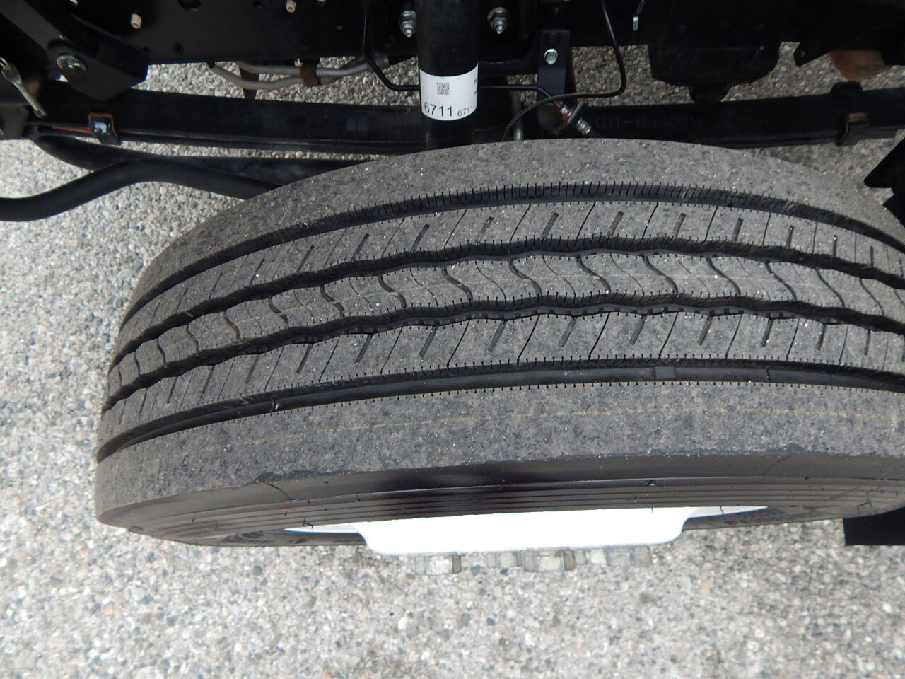 Used 2018 Isuzu NPR image 27