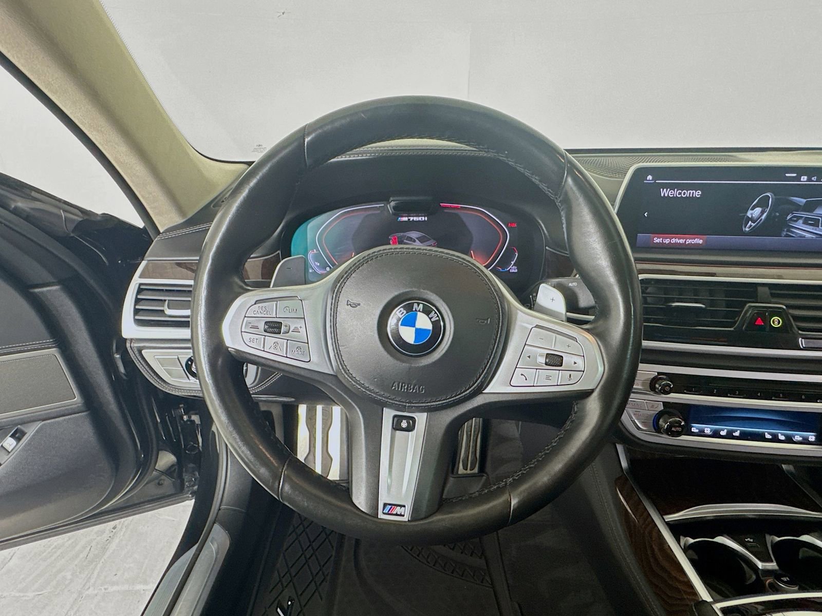 Used 2020 BMW M760i xDrive w/ Luxury Rear Seating Package image 11