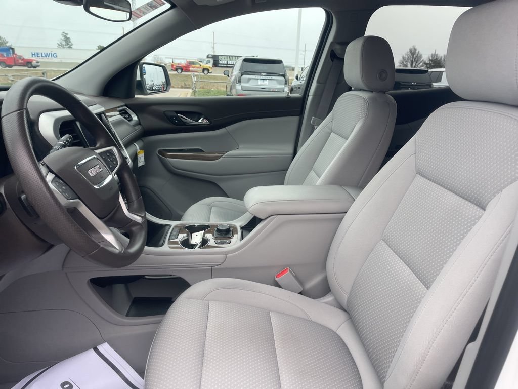 Used 2023 GMC Acadia SLE w/ Driver Convenience Package FWD image 25