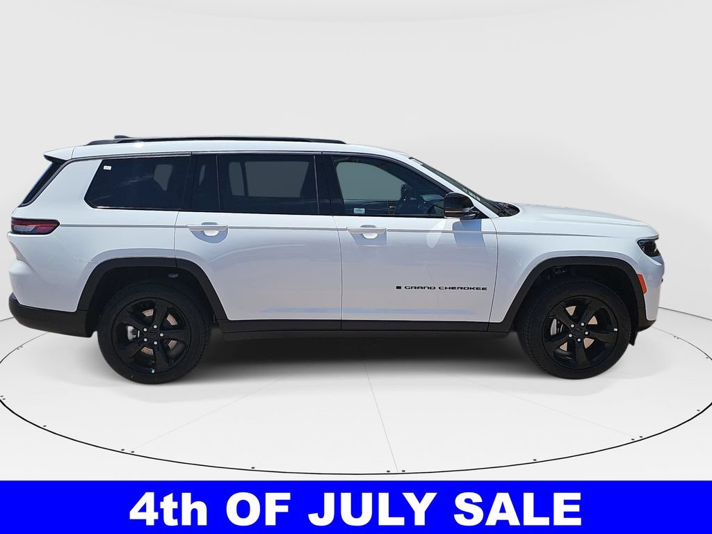 New 2026 Jeep Grand Cherokee L Limited w/ Limited Altitude Package AWD/4WD image 2