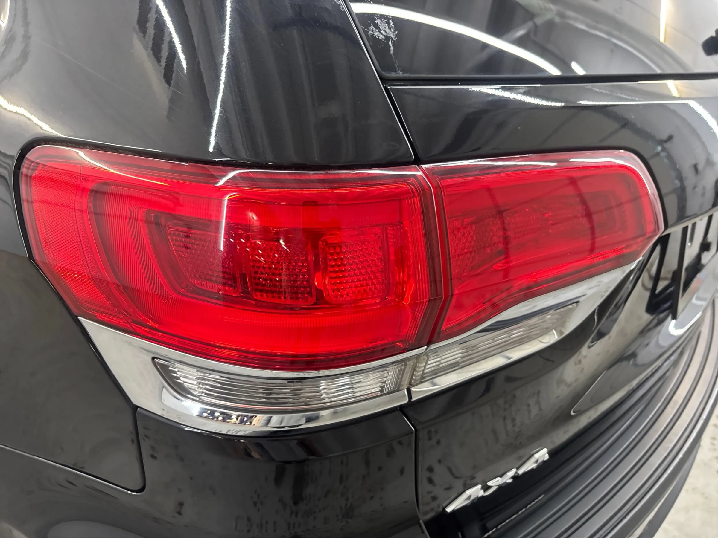 Used 2018 Jeep Grand Cherokee Laredo AWD/4WD image 31