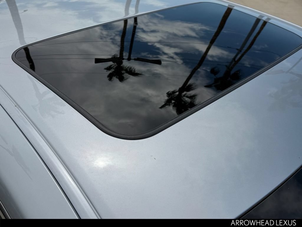Used 2025 Lexus ES 300h w/ Premium Package FWD image 11