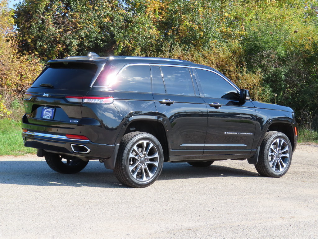 Certified 2023 Jeep Grand Cherokee Overland w/ Adv Protech Group III AWD/4WD image 3
