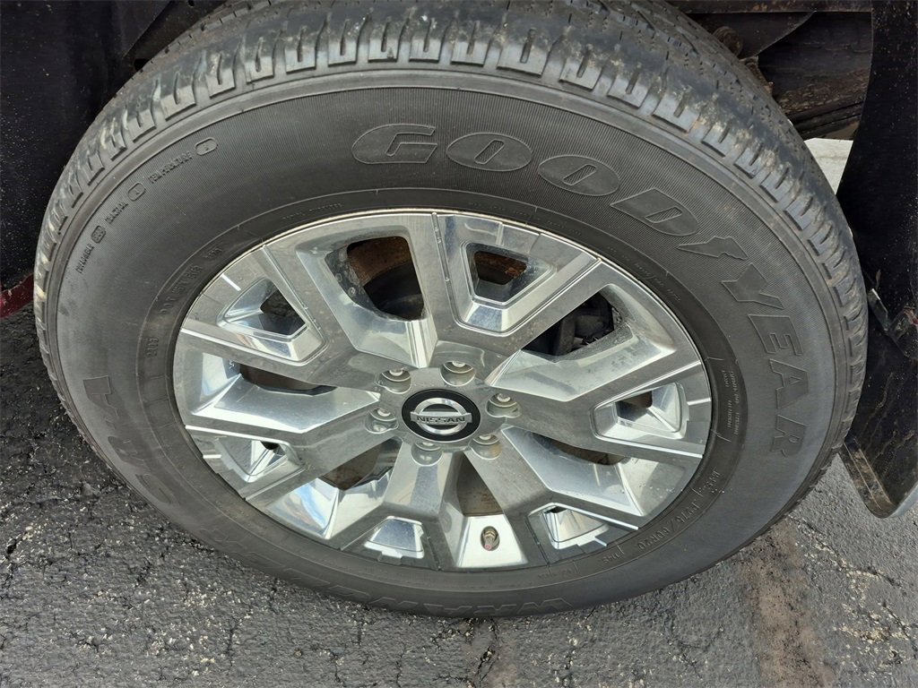 Used 2021 Nissan Titan SL w/ Moonroof Package image 17