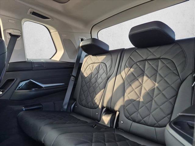 Used 2024 BMW X7 xDrive40i w/ Premium Package AWD/4WD image 22