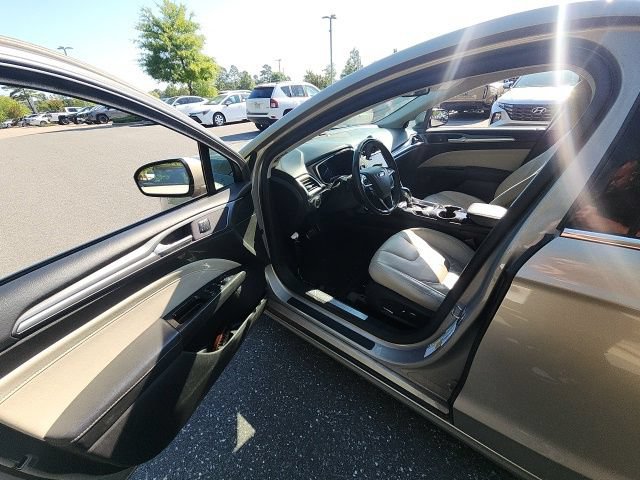 Used 2016 Ford Fusion Titanium FWD image 23