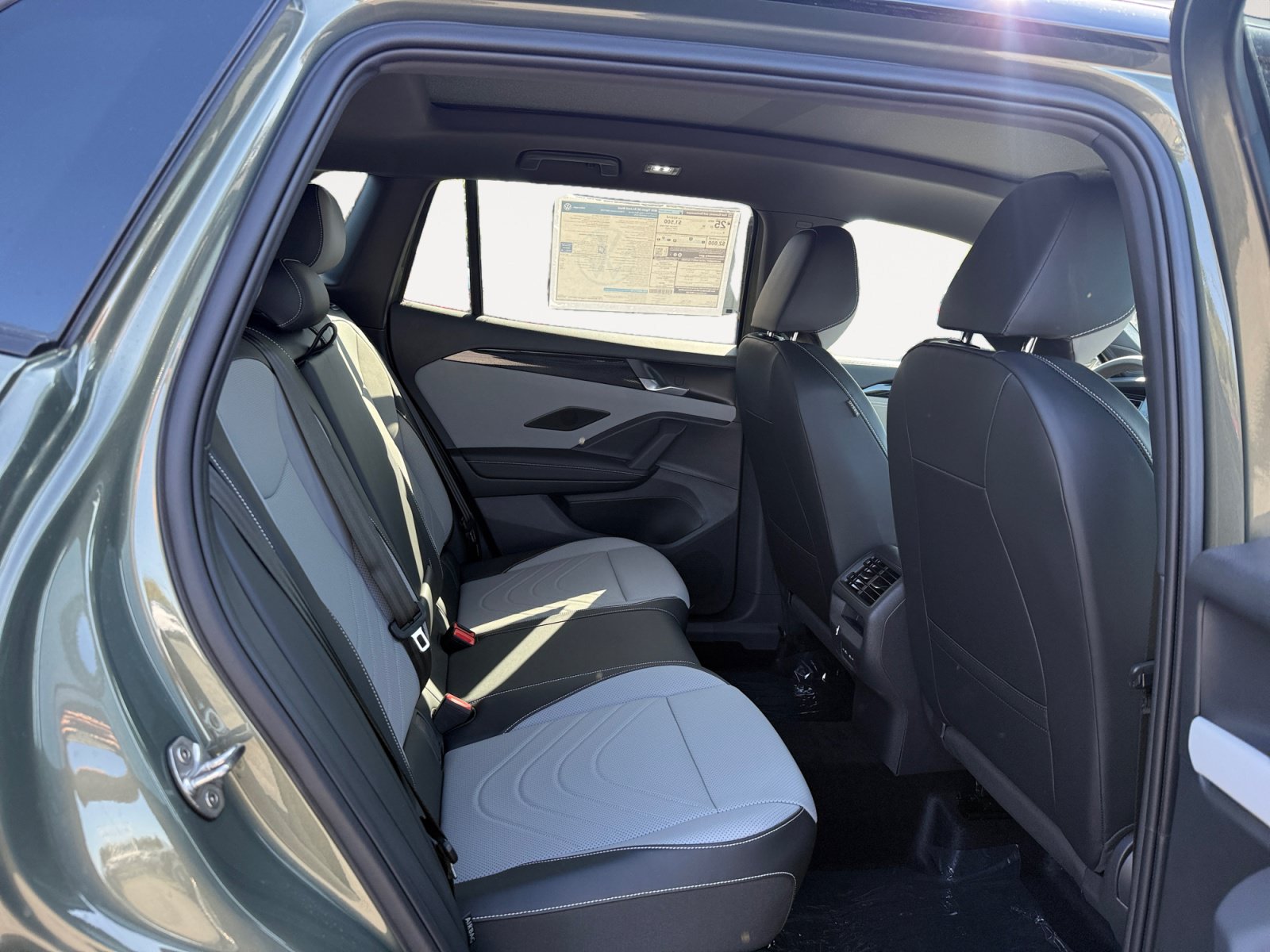 New 2026 Volkswagen Tiguan SE R-Line AWD/4WD image 18