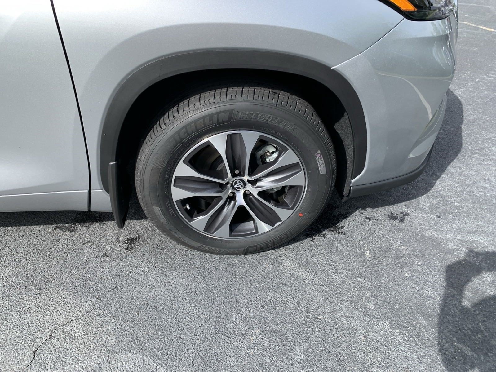 New 2024 Toyota Highlander XLE FWD image 12