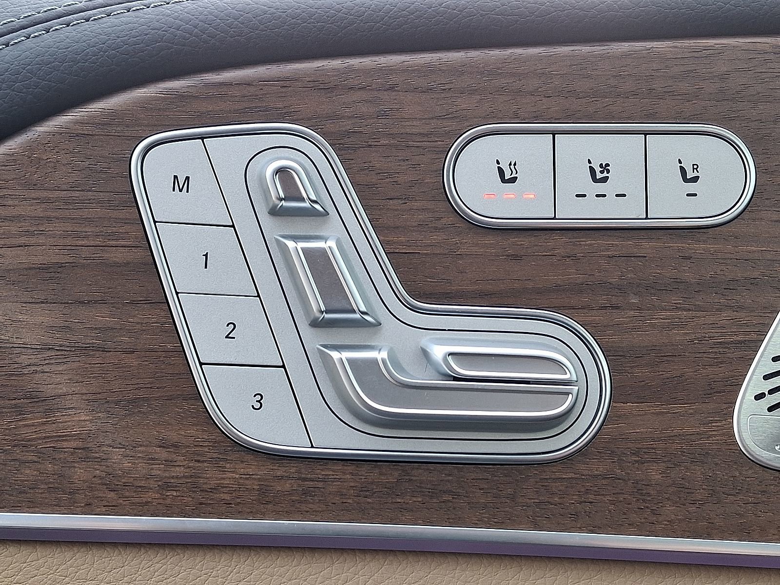 Used 2025 Mercedes-Benz GLE 450 GLE 450 image 24