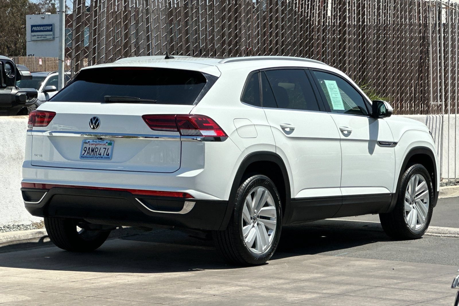 Used 2022 Volkswagen Atlas Cross Sport SE w/ Panoramic Sunroof Package FWD image 4