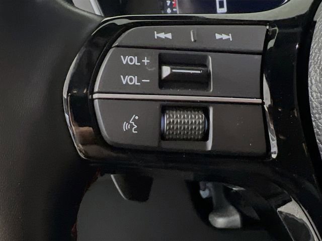 Used 2025 Honda Pilot Black Edition image 17