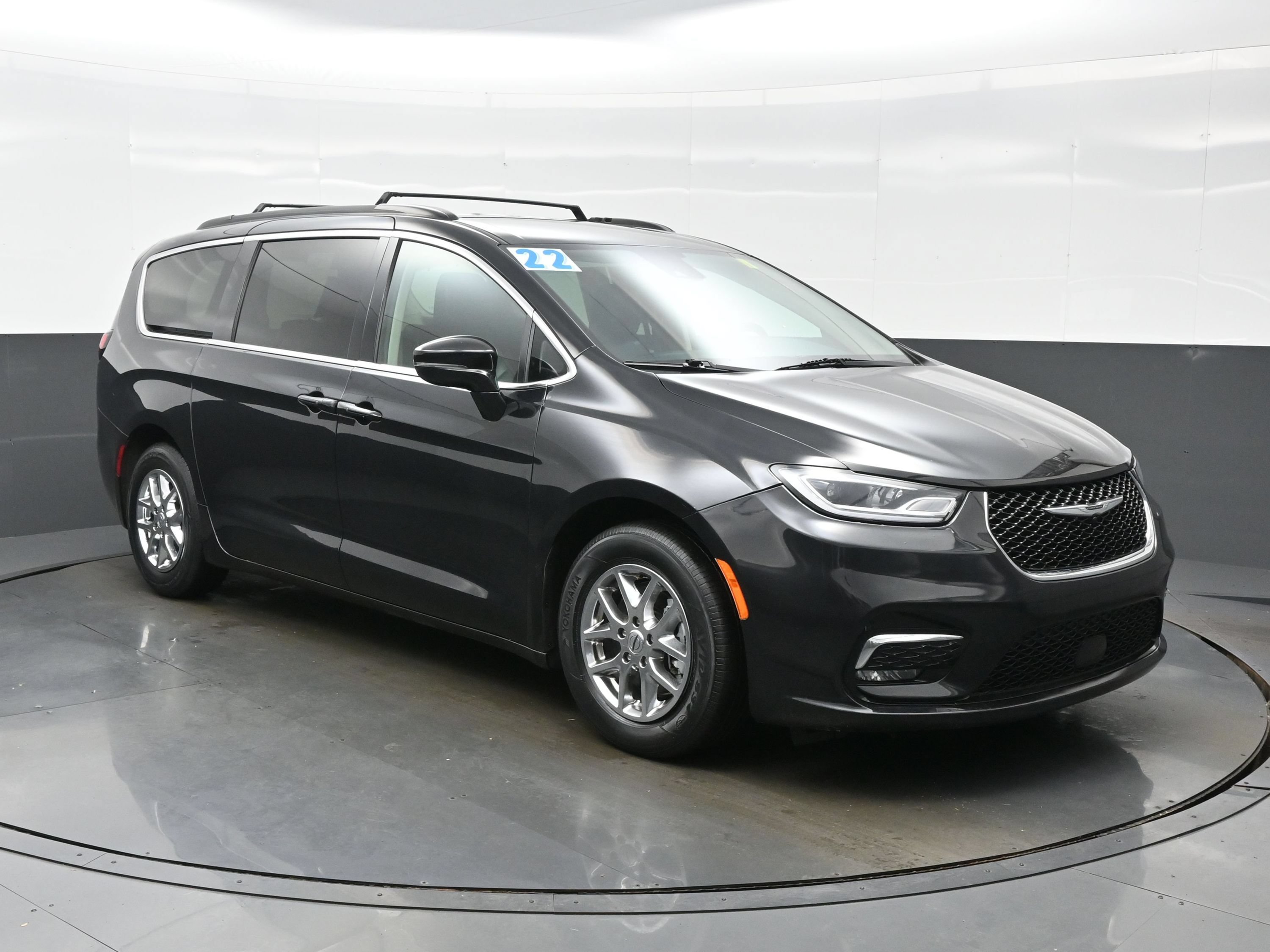 Used 2022 Chrysler Pacifica Touring-L FWD image 11