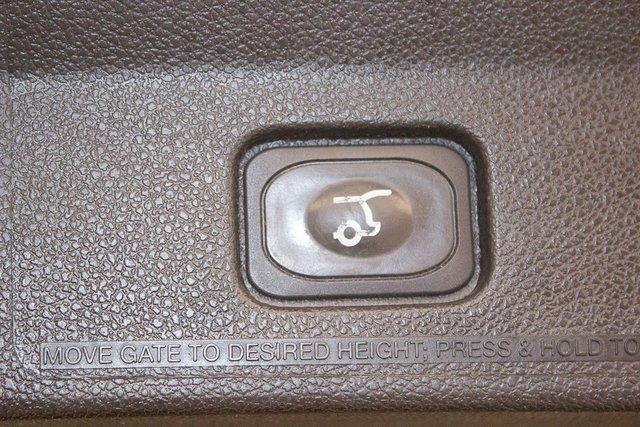 Used 2018 Ford Explorer Platinum image 17