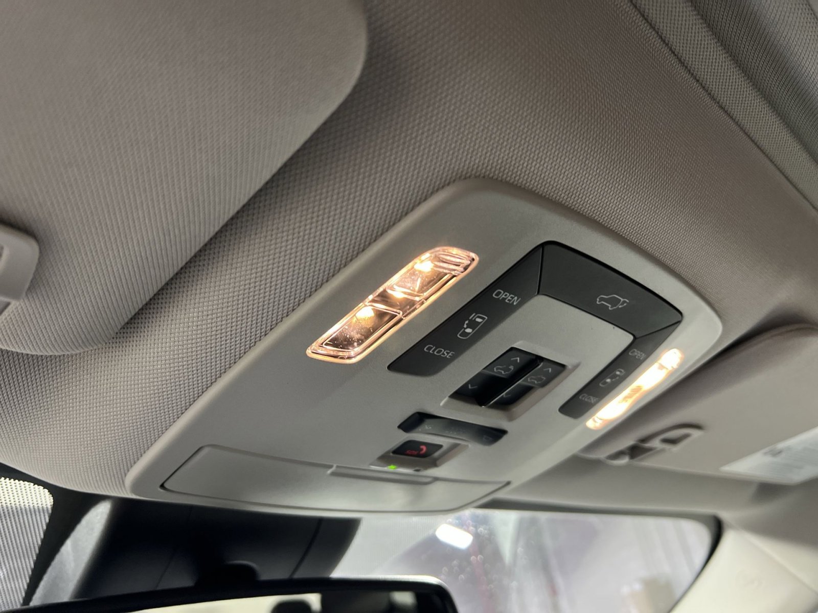 Used 2025 Toyota Sienna XLE image 37