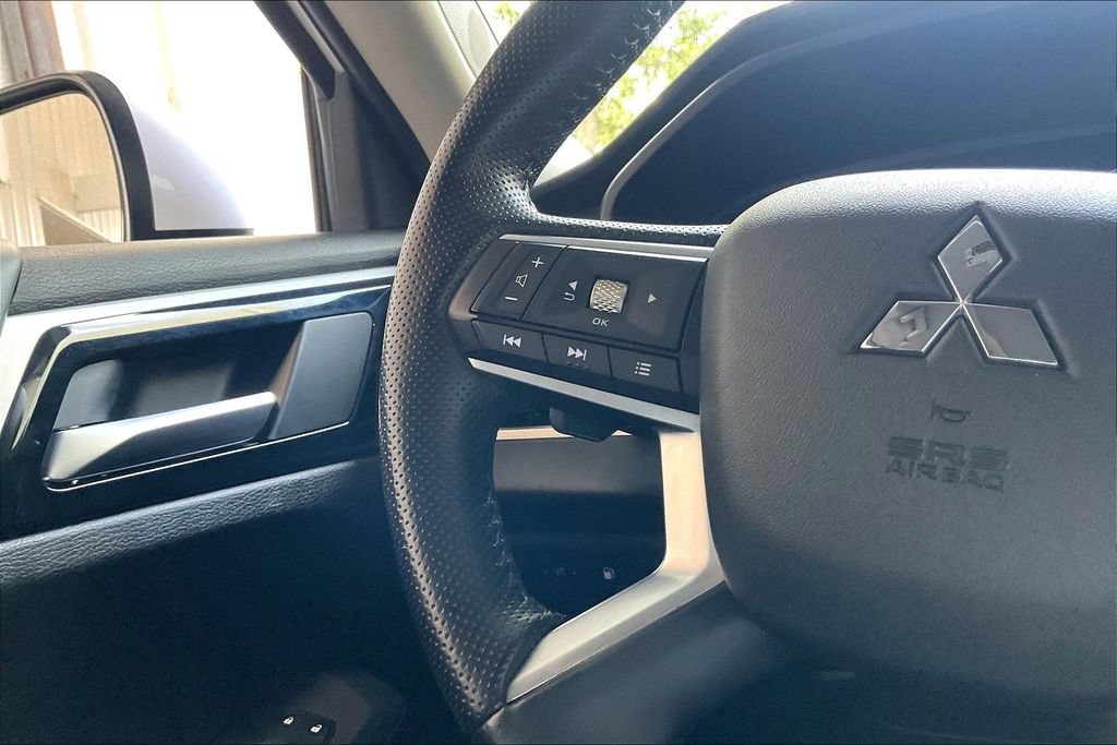 Used 2024 Mitsubishi Outlander SE AWD/4WD image 8