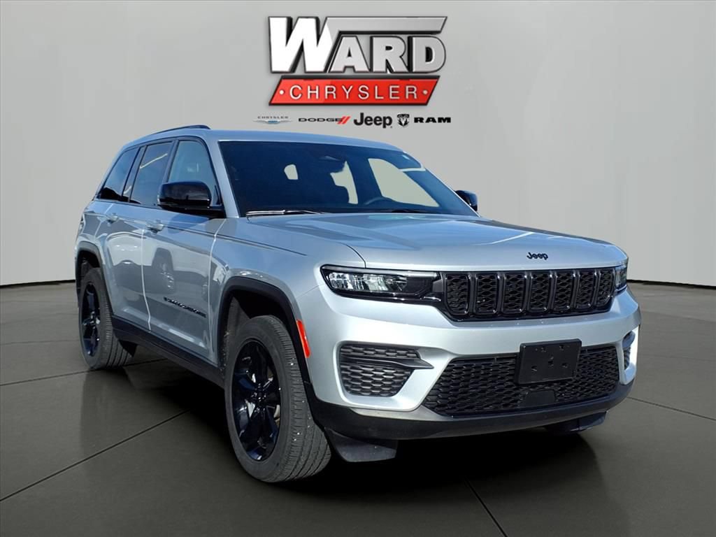 New 2025 Jeep Grand Cherokee 4WD image 2