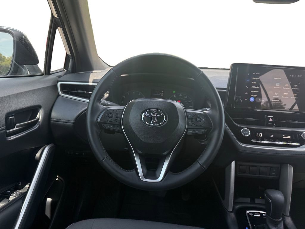 Used 2024 Toyota Corolla Cross SE image 12