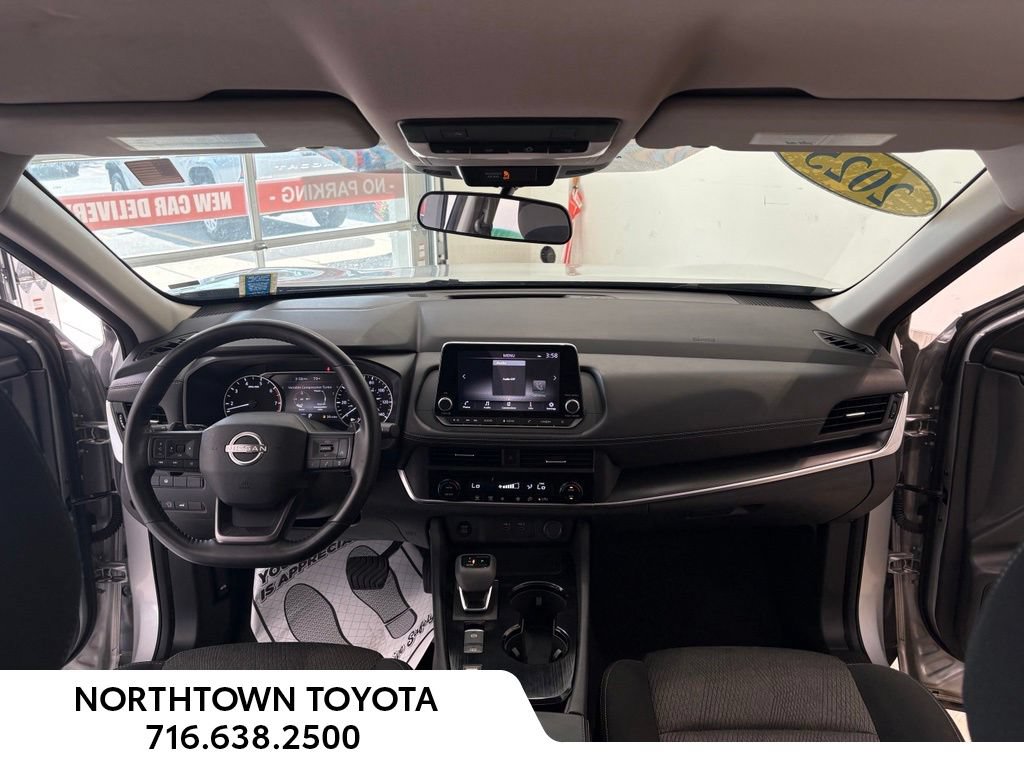 Used 2025 Nissan Rogue SV FWD image 6