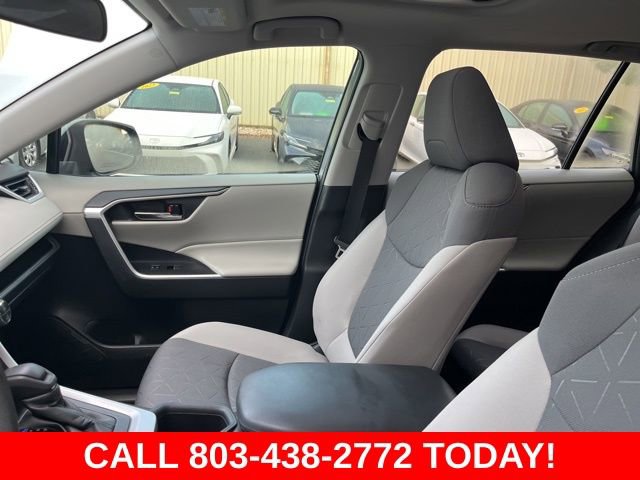 Used 2022 Toyota RAV4 XLE w/ Convenience Package AWD/4WD image 10