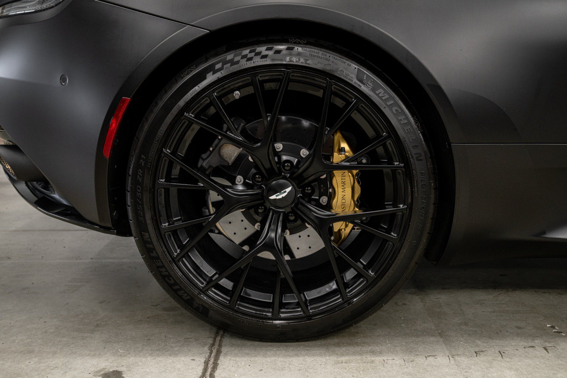 Used 2025 Aston Martin DB12 Convertible RWD image 39