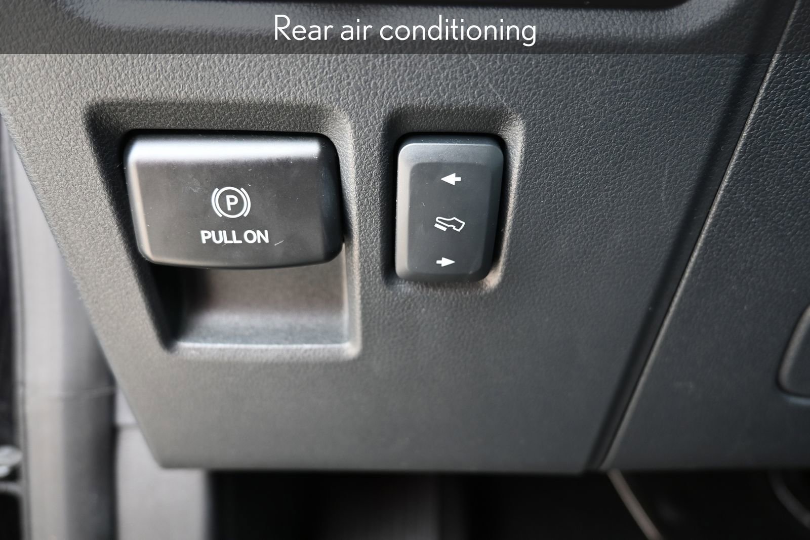 Used 2024 Ford Expedition XLT image 12