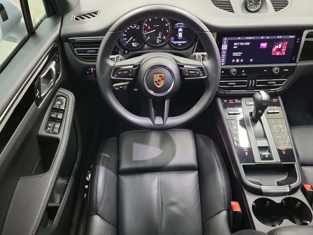 Used 2025 Porsche Macan image 16